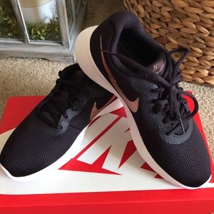 Women’s Nike shoes